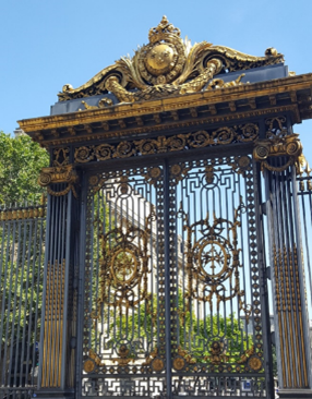 Paris court gate